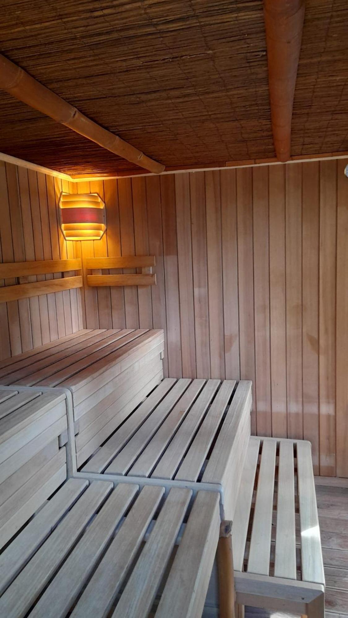 Ferienhaus Reetdach: Lakeside Retreat with Private Pier and Sauna Petersdorf  Exterior photo